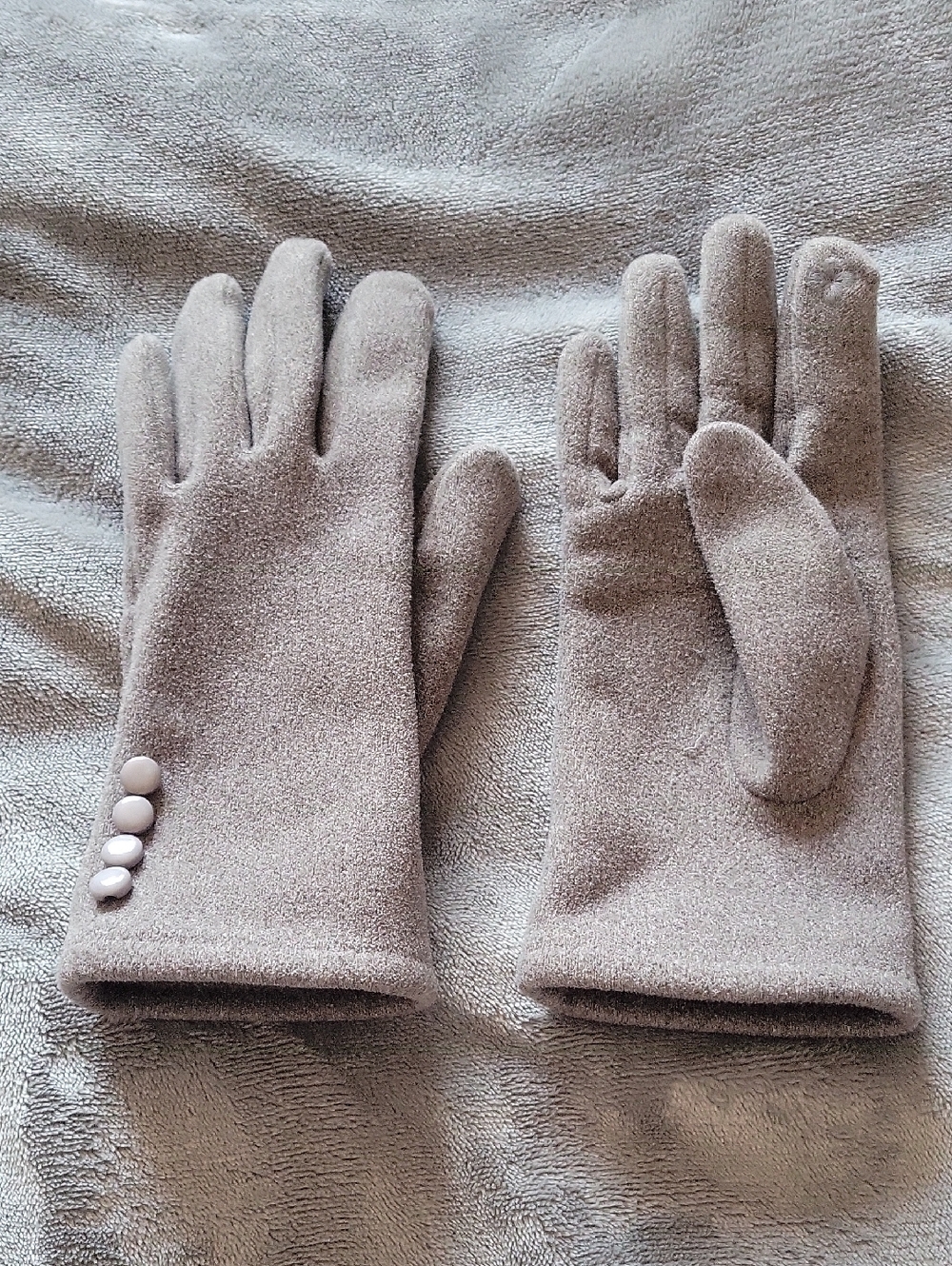 Classic Women's Taupe Button-Accent Gloves